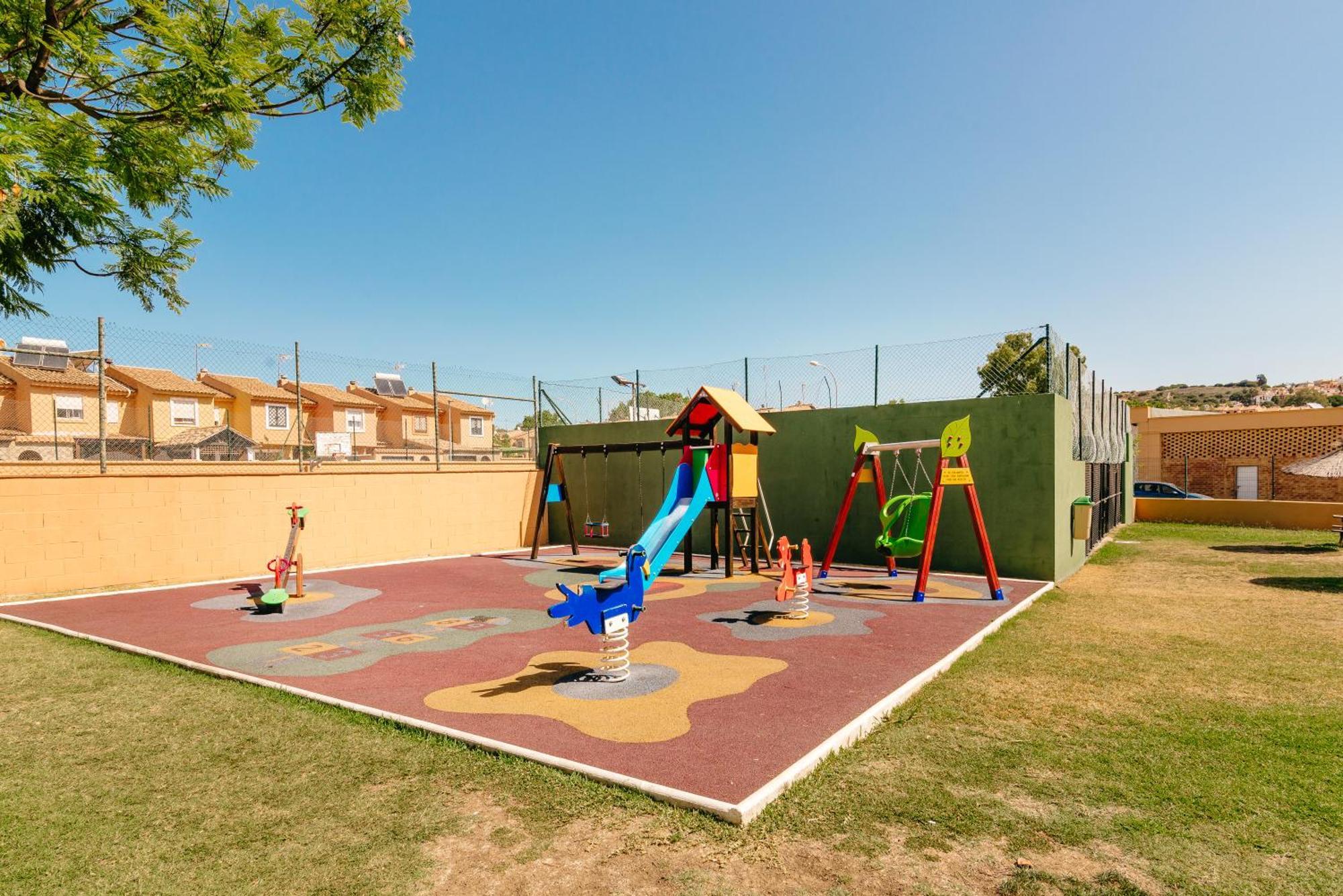 Chalet En Algeciras Con Piscina, Paddle A 4 Minutos De Playa De Getares Bagian luar foto